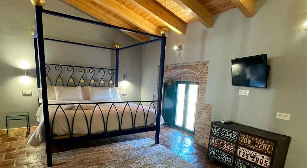 Hotel Rural La Casa De Carlota Montánchez Kültér fotó